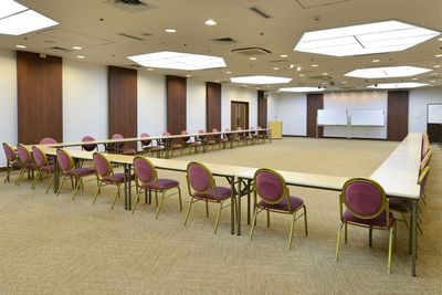 〔完全個室〕広々した会場！コの字スタイル・スクールスタイル・アイランズスタイルと様々なご要望へお答えします - アーホテル成田内　貸会議室　
