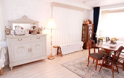 Studio EASTRIVER｜イーストリバー秋葉原 本格アンティーク家具が彩る撮影スタジオの室内の写真