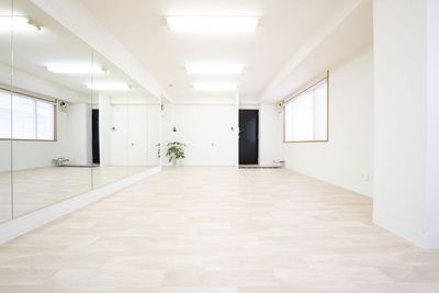 4.5M （90cm × 5枚）の鏡 - レンタルスタジオ pino 平塚の室内の写真