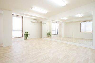 【オープン限定特価】New🎊 平塚駅西口 徒歩 3分！明るく清潔な鏡張りスタジオ｜少人数ダンス・ヨガに最適 - レンタルスタジオ pino 平塚