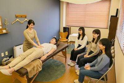 高崎のレンタルサロンcarima 高崎の会議室｜面接,対談,セミナー,カウンセリング,サロンなどにの室内の写真