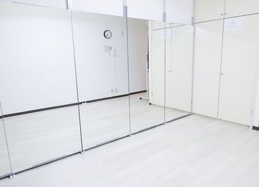 182cm×360㎝全身鏡 - ベストスタジオ中野 地域最安値！中野駅北口3分ヨガ＆ダンス『ベストスタジオ中野』の室内の写真
