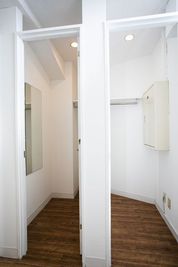 更衣室は２部屋ございます。 - CLIFF GYM 代田橋店の設備の写真