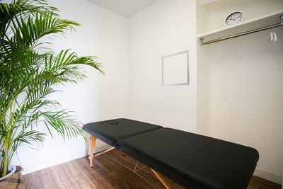 個室のマッサージルームもございます。 - CLIFF GYM 代田橋店の設備の写真