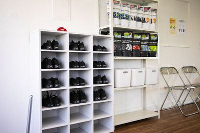 レンタルシューズ、ウォーターサーバーは無料でご利用サービスしております。 - CLIFF GYM 代田橋店の設備の写真