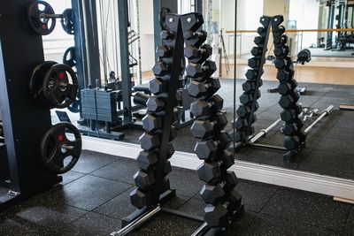 ダンベルは1〜10kgございます。 - CLIFF GYM 代田橋店の設備の写真
