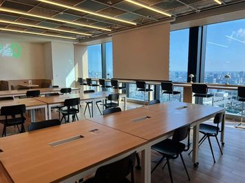 プロジェクター - WeWork 渋谷スクランブルスクエア WeWork 渋谷スクランブルスクエア 42階ラウンジの設備の写真