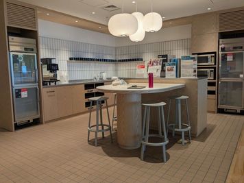パントリー - WeWork 渋谷スクランブルスクエア WeWork 渋谷スクランブルスクエア 42階ラウンジの設備の写真