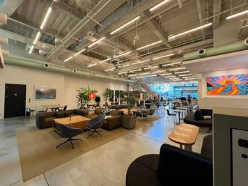 WeWork アイスバーグの室内の写真