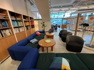 WeWork アイスバーグの室内の写真