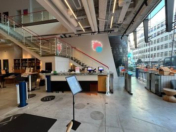 WeWork アイスバーグの室内の写真