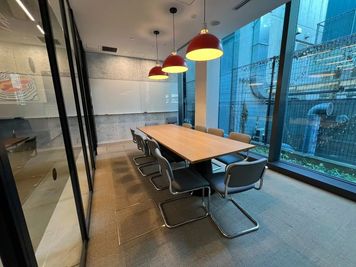 10名会議室 - WeWork アイスバーグの設備の写真