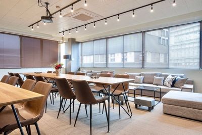 自然光も入る、明るく綺麗なスペースです✨ - Aivicスペース代々木の室内の写真