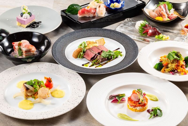 大規模な宴会やセミナー、展示会などに対応可能な会場です。  - アートホテル上越