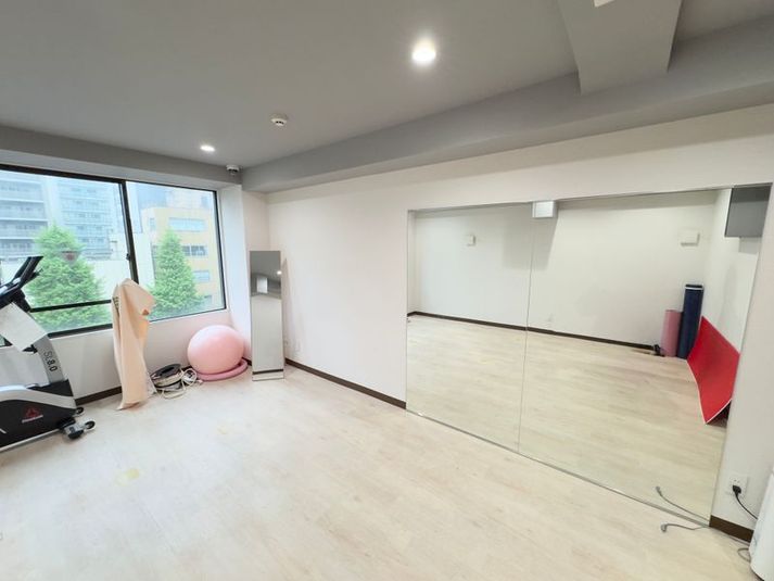 Island Japan 格安！レンタルスタジオ　　一人1ドリンクオーダー必須の室内の写真