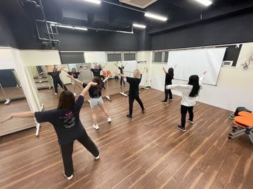 ダンスのレッスン、振り入れに最適。集中できる環境です。 - THビル2階Bルーム 多目的スペース（会議、ダンス等）の室内の写真