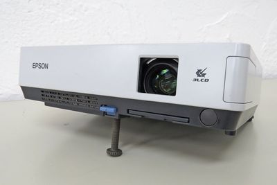 無料備品・プロジェクター（型番は会場によって異なります） - SMG/ 四ツ橋・近商ビル ＳＭＧ貸し会議室/近商ビル6階A室(展示会・パーティー仕様)の設備の写真