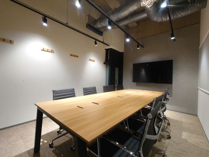 【¥4,400/1h！新横浜駅】8名会議室 - いいオフィス新横浜 by リブポート新横浜