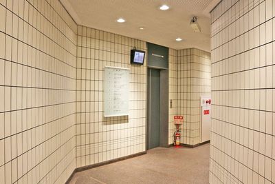 近商ビル　1Fエレベーターホール - SMG/ 四ツ橋・近商ビル ＳＭＧ貸し会議室/近商ビル6階A室(展示会・パーティー仕様)の外観の写真