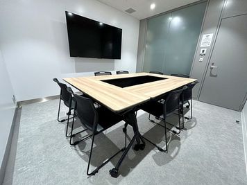 ロの字形式のレイアウトをご希望の場合はロの字レイアウト変更費用が発生致します。 - 名古屋会議室 広小路本町ビルディング ホール&カンファレンス ROOM B（ｾﾙﾌ設営＆当日予約OK）（B1階）の室内の写真