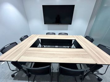 ロの字形式のレイアウトをご希望の場合はロの字レイアウト変更費用が発生致します。 - 名古屋会議室 広小路本町ビルディング ホール&カンファレンス ROOM B（ｾﾙﾌ設営＆当日予約OK）（B1階）の室内の写真