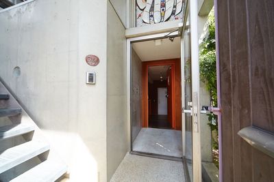 店舗ドアと、防音ドア２枚。この先がホールです。 - 《Fali-Studio》調布三鷹吉祥寺レンタルスペース  《即決》ナイトパック【調布🎻三鷹🎵吉祥寺】深大寺/ピアノ１のその他の写真