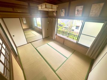 Makoto古民家ー若宮苑 【築100年・文化財級の古民家】日本庭園を楽しめる和風邸宅の室内の写真