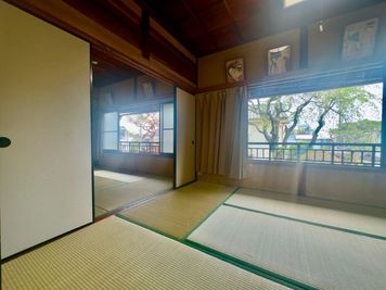 Makoto古民家ー若宮苑 【築100年・文化財級の古民家】日本庭園を楽しめる和風邸宅の室内の写真