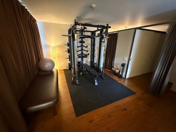 南船場・大人な雰囲気のパーソナルジム【24時間OPEN】駅から徒歩4分です！◎マッサージベッド有り - レンタルジムスペース　南船場SOHO