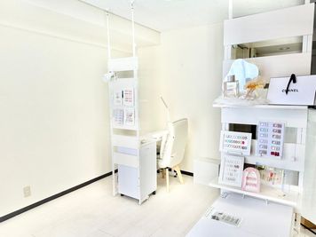 施術スペース - 六本木ダイヤハイツ812　Biibox 【六本木駅徒歩10秒】駅近!レンタルネイルサロン★の室内の写真