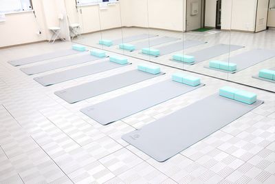 ヨガマット６枚、ヨガブロック１２個 - 完全個室｜パルスダンススタジオ西日暮里 パルスダンススタジオ西日暮里の室内の写真