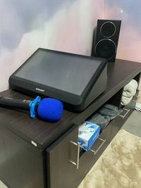 カラオケ設備、スリッパ、バスタオル、ティッシュペーパー等完備 - Asian Cabin Club 複合ネットカフェ施設 ネットカフェ複合施設 鍵付き完全個室4 カラオケ設備ありの設備の写真