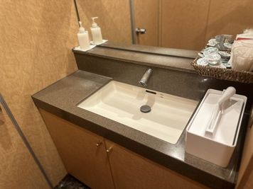 会議室と同じフロアに女子トイレがございます。 - BasisPoint 新橋銀座口店 【10名会議室RoomB】新橋銀座口エリアの設備の写真