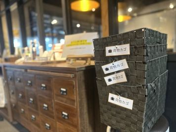荷物をたくさん持っても専用のカゴがあるので便利です。 - BasisPoint 新橋銀座口店 【10名会議室RoomB】新橋銀座口エリアの設備の写真