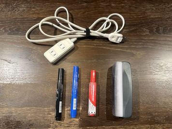 貸出備品があります。 - BasisPoint 新橋銀座口店 【10名会議室RoomB】新橋銀座口エリアの設備の写真