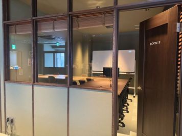 会議室入口の雰囲気です。 - BasisPoint 八王子店 【8名会議室RoomB】八王子エリアの入口の写真