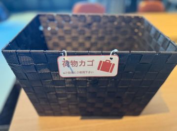 荷物をたくさん持っても専用のカゴがあるので便利です。 - BasisPoint 八王子店 【8名会議室RoomB】八王子エリアの設備の写真