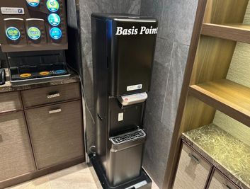 ウォーターサーバーもあります。 - BasisPoint 名古屋店 【6名会議室RoomA】名古屋エリアの設備の写真