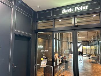 入口もオシャレな雰囲気に仕上がっています。 - BasisPoint 名古屋店 【6名会議室RoomA】名古屋エリアの入口の写真