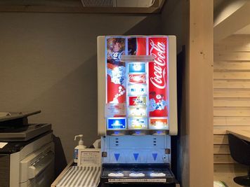 様々なフレーバーががそろっております。※会議室利用のお客様は別途で料金発生します。 - BasisPoint 池袋店 【10名会議室RoomA】池袋エリアの設備の写真