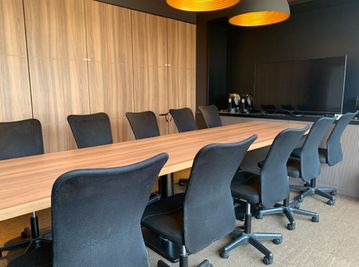 ブラインドを下げて外から目隠しすることも可能です。 - BasisPoint 神保町店  【1～10名会議室RoomA】神保町エリアの室内の写真