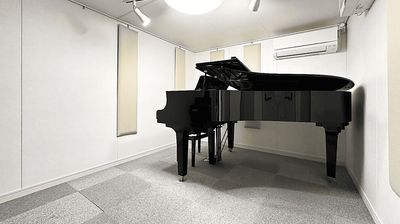 ピアノレンタルスタジオ「エチュード」 Aスタジオ（グランドピアノ6帖）の室内の写真