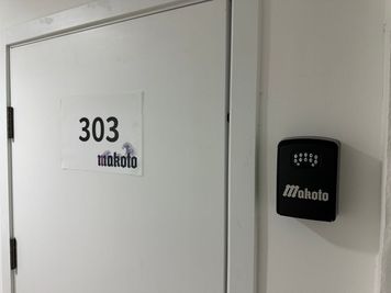 軍艦ビル-303室　新宿・歌舞伎町・駅近1分・職安通り 新宿・歌舞伎町・駅近1分・職安通り・軍艦ビル-303室の入口の写真