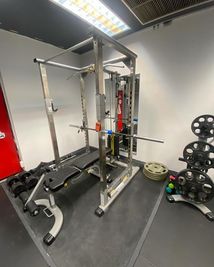 パワーラック200kg程度組めます - FitNest レンジャージム池袋店の室内の写真