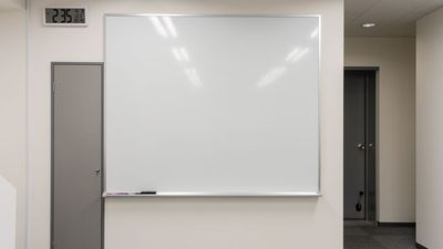 大型ホワイトボード - セミナールームAivic西新宿2号店の設備の写真
