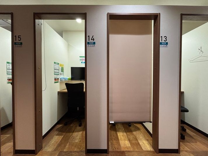 1名半個室（ブース14） - いいオフィス新橋