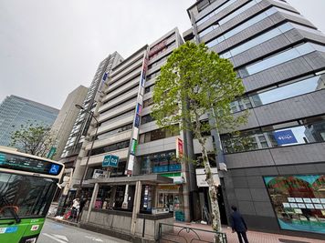 いいオフィス新橋 2名個室（ブース6）の外観の写真