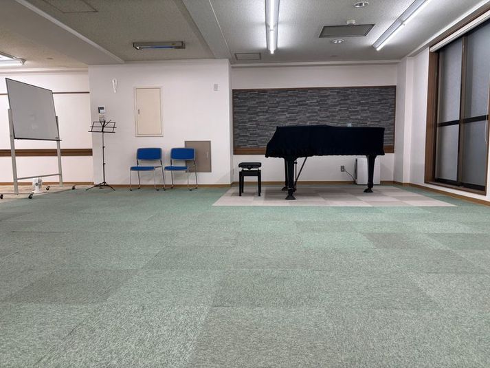 TSD音楽練習室　Freunde 一階　ホールの室内の写真