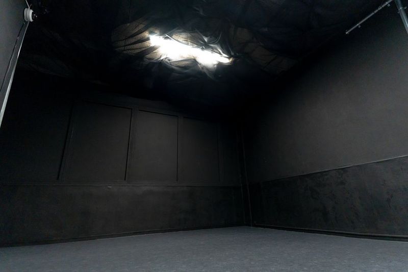 天井、壁、床が全てが黒の撮影studio - studio bibi《black room》