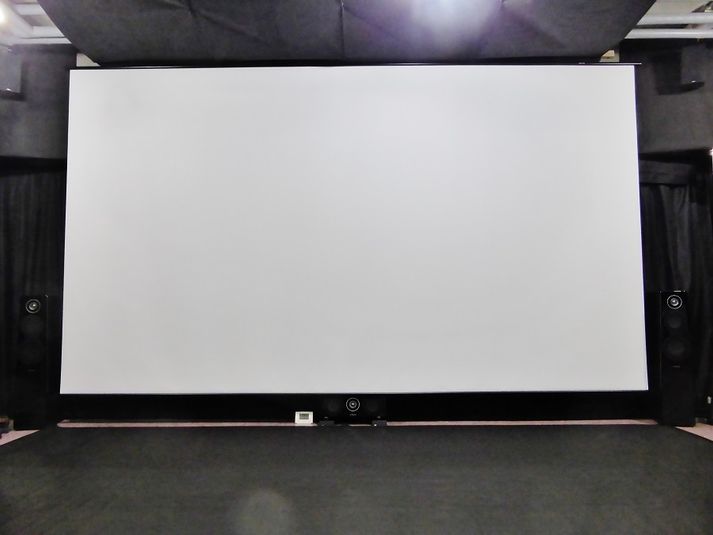 200インチ大画面シアタールーム - レンタルスペースミラクルイン横浜